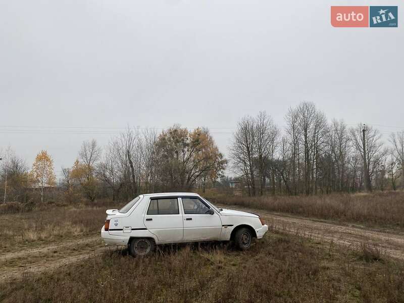 Лифтбек ЗАЗ 1103 Славута 2005 в Киеве