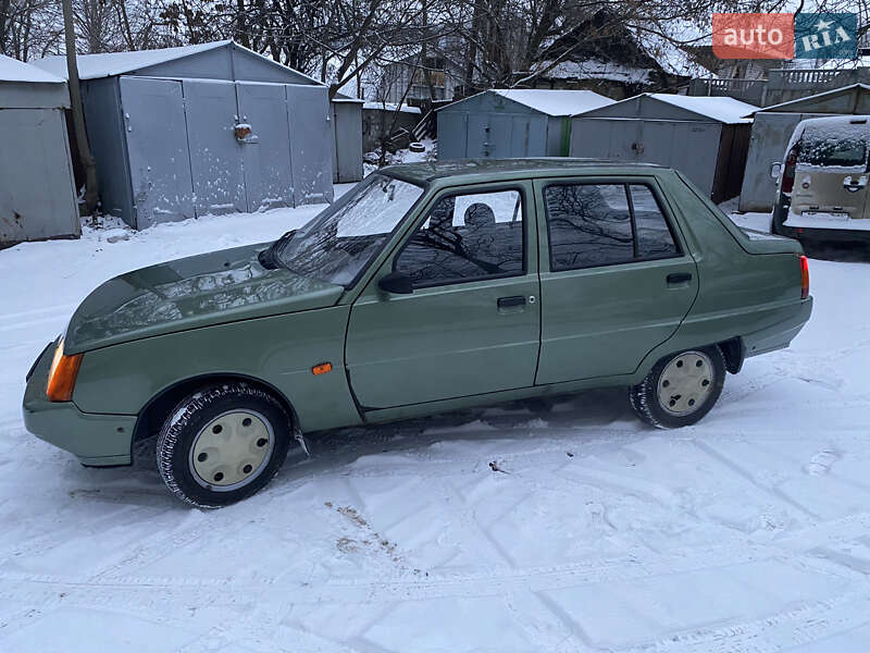 Лифтбек ЗАЗ 1103 Славута 2010 в Днепре фото 2 Лифтбек ЗАЗ 1103 Славута 2010 в Днепре