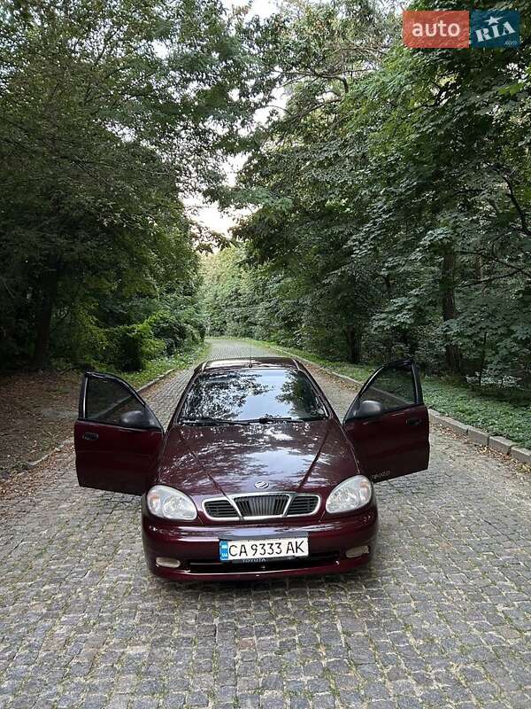 Седан ЗАЗ Lanos 2010 в Киеве