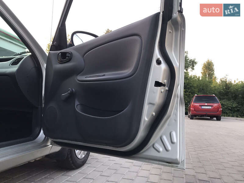 Седан ЗАЗ Lanos 2010 в Житомире