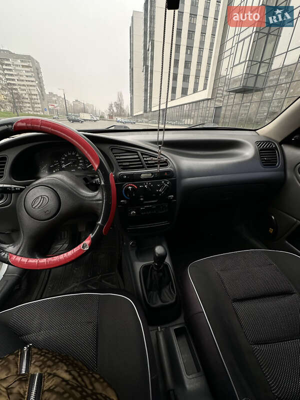 Седан ЗАЗ Lanos 2010 в Днепре