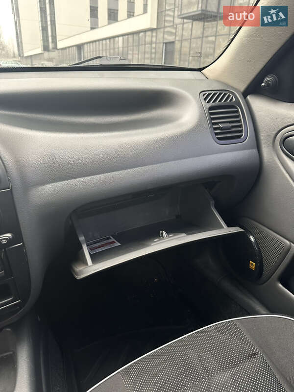 Седан ЗАЗ Lanos 2010 в Днепре