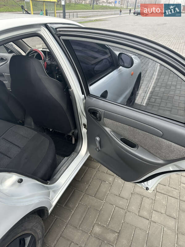 Седан ЗАЗ Lanos 2010 в Днепре