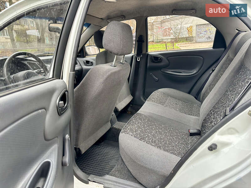 Седан ЗАЗ Lanos 2010 в Киеве