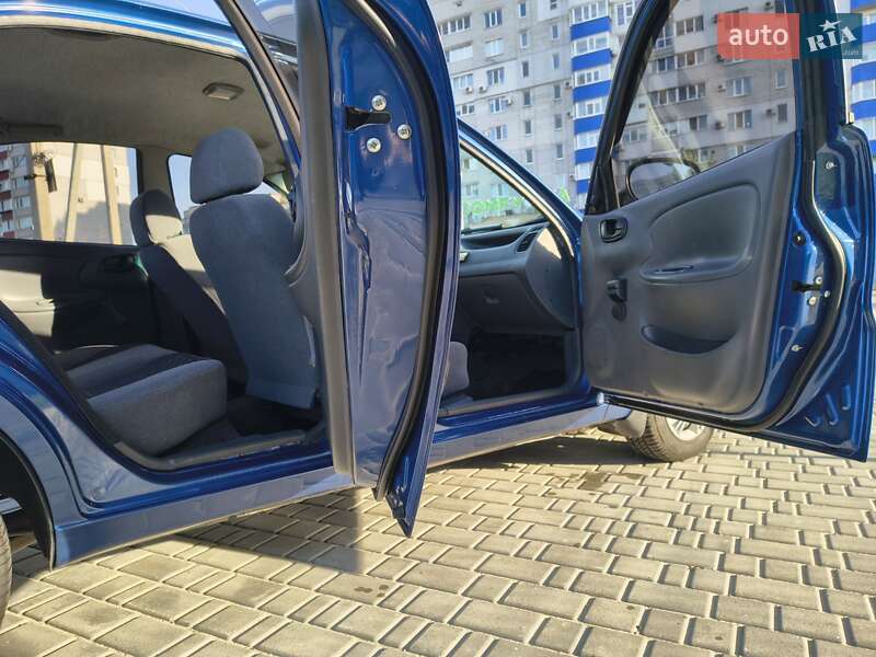 Седан ЗАЗ Lanos 2010 в Горішніх Плавнях