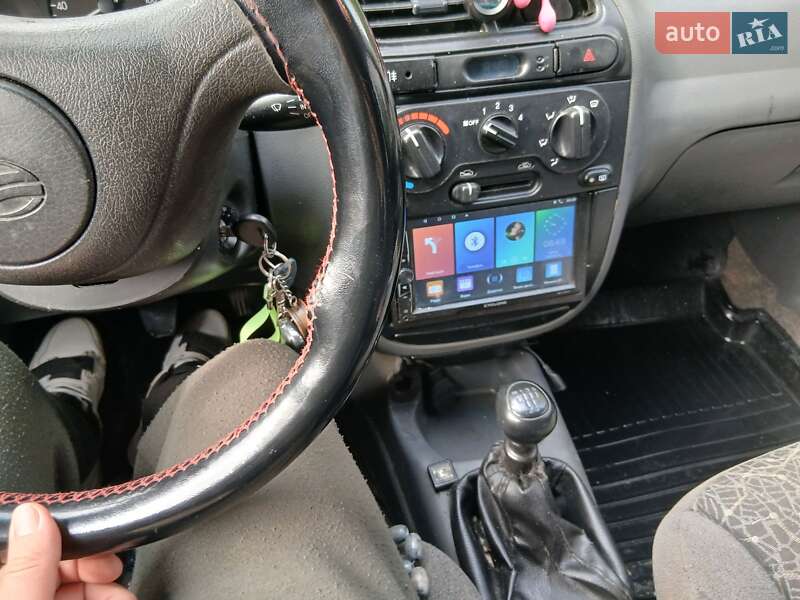 Седан ЗАЗ Sens 2011 в Виньковцах