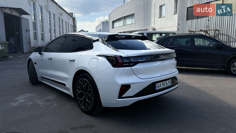 Позашляховик / Кросовер Zeekr 001 2024 в Києві