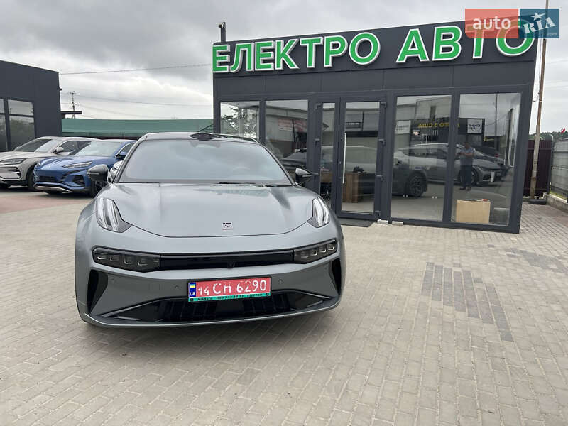 Zeekr 001 2024