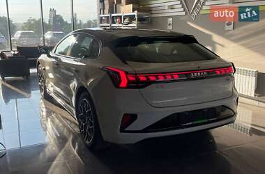 Внедорожник / Кроссовер Zeekr 001 2025 в 