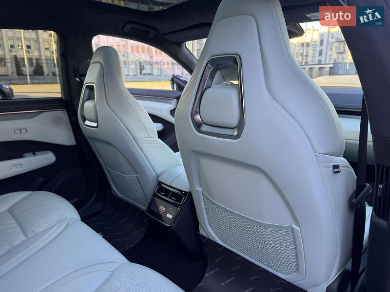 Позашляховик / Кросовер Zeekr 001 2024 в Києві