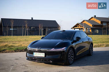 Седан Zeekr 007 2024 в Коростене