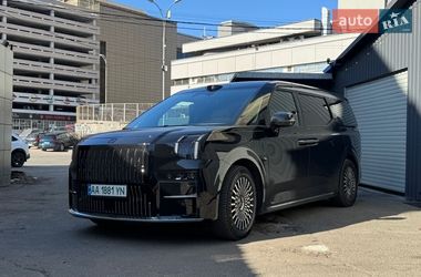 Минивэн Zeekr 009 2024 в Киеве