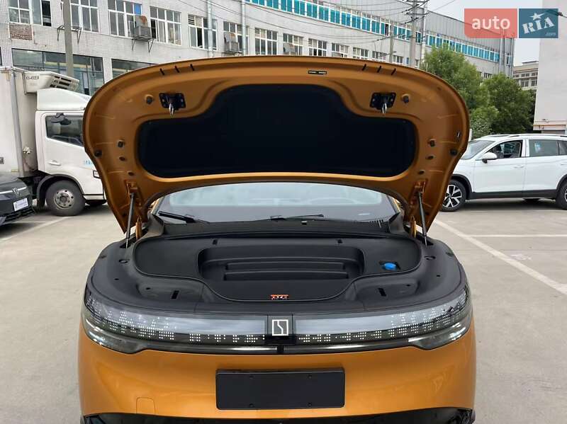 Внедорожник / Кроссовер Zeekr 7X 2024 в 
