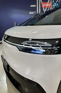 Минивэн Zeekr Mix 2024 в 