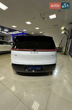 Минивэн Zeekr Mix 2024 в 