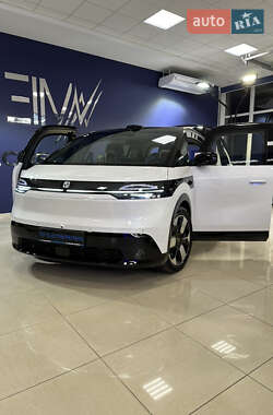 Минивэн Zeekr Mix 2024 в 