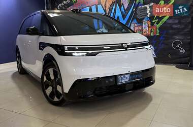 Минивэн Zeekr Mix 2024 в 