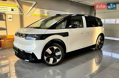 Минивэн Zeekr Mix 2025 в 