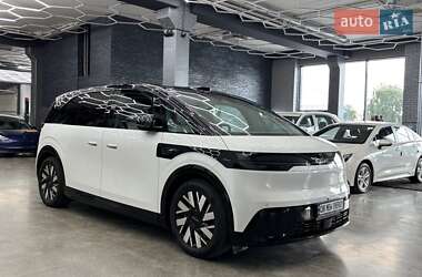 Минивэн Zeekr Mix 2024 в 