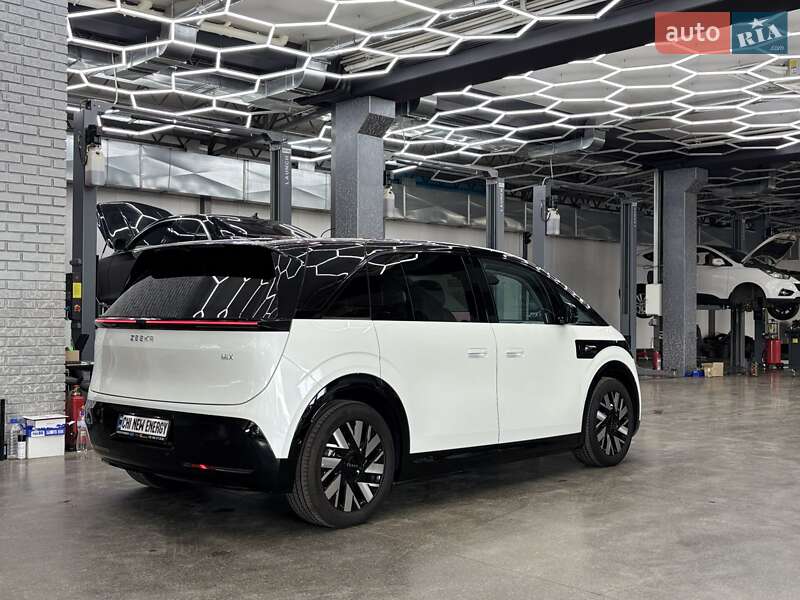 Минивэн Zeekr Mix 2024 в Киеве