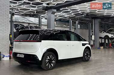 Минивэн Zeekr Mix 2024 в 
