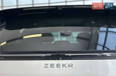 Минивэн Zeekr Mix 2025 в 