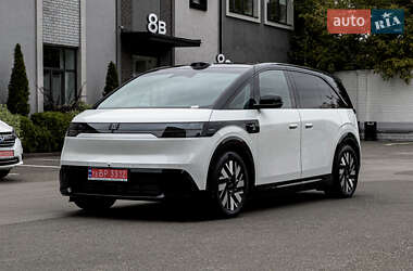 Минивэн Zeekr Mix 2024 в 