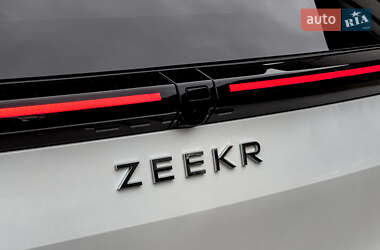 Минивэн Zeekr Mix 2024 в 