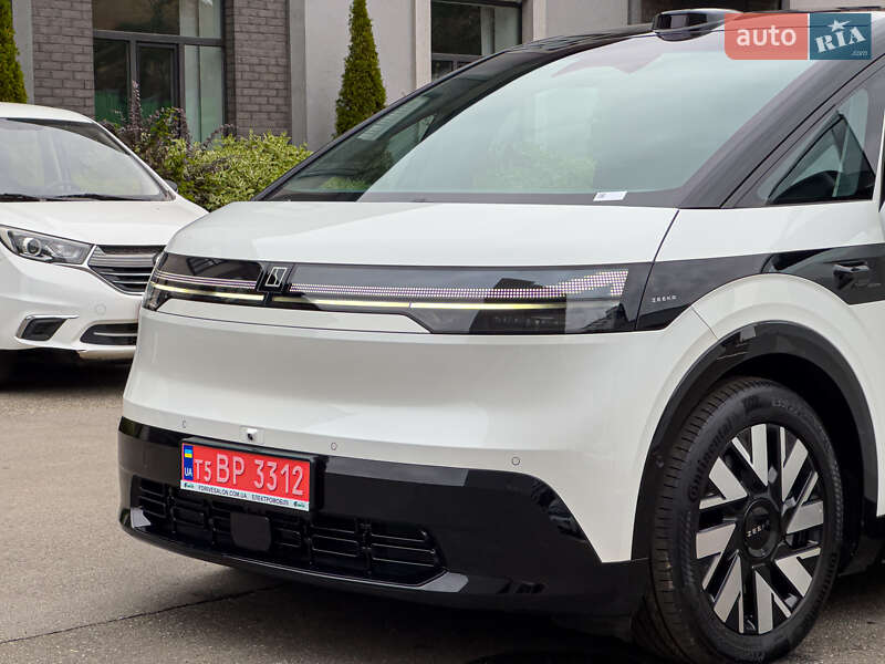 Мінівен Zeekr Mix 2025 в Києві