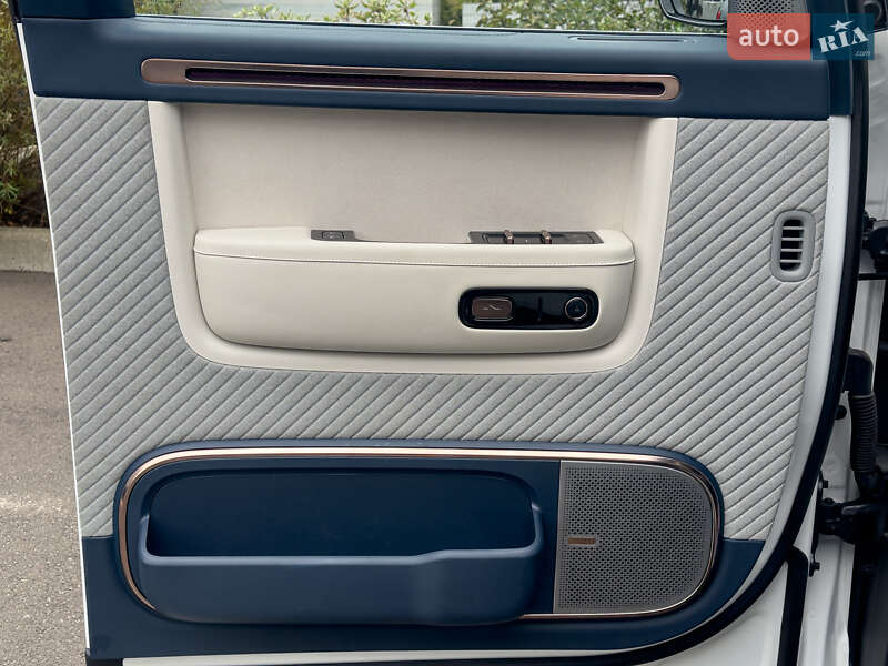 Мінівен Zeekr Mix 2025 в Києві