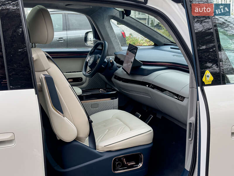 Мінівен Zeekr Mix 2025 в Києві