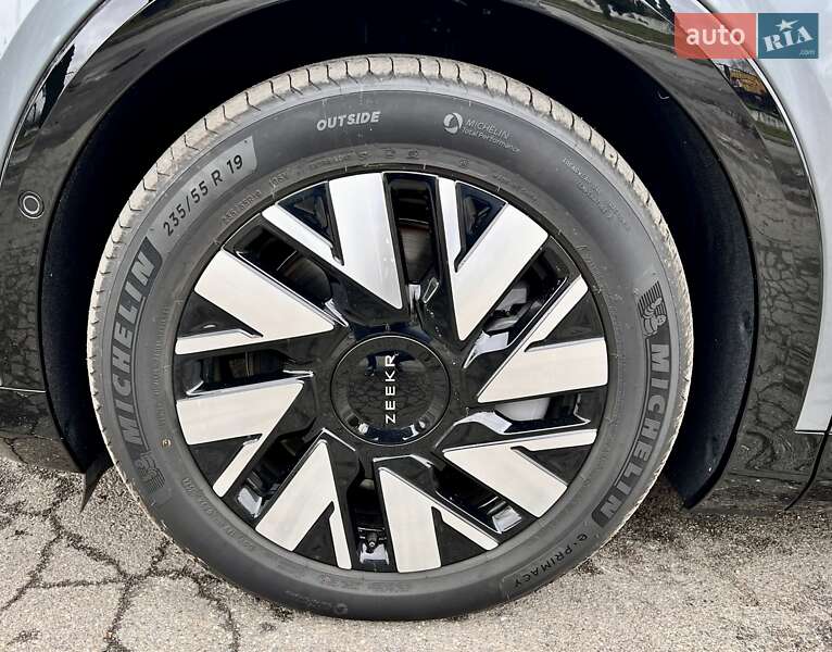 Мінівен Zeekr Mix 2024 в Києві