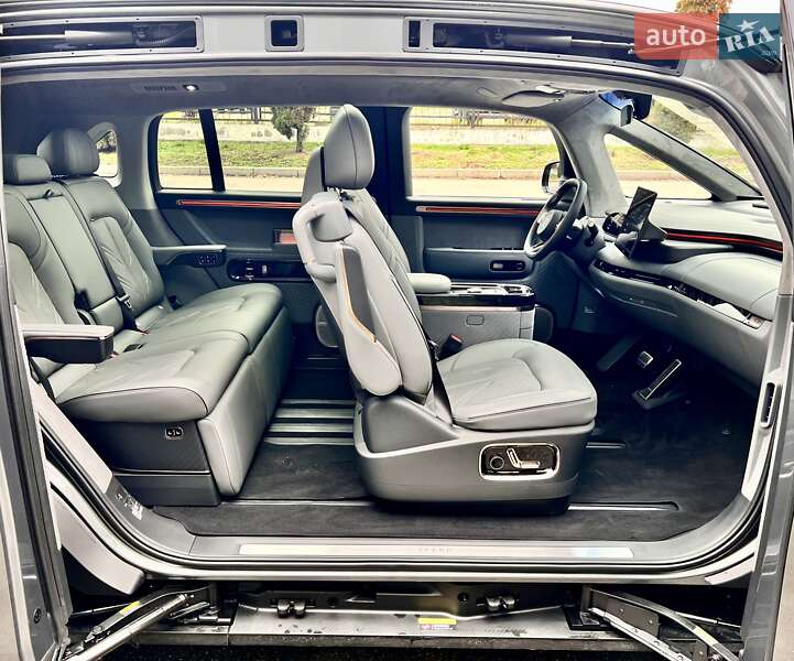 Мінівен Zeekr Mix 2024 в Києві