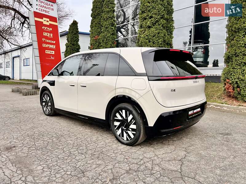 Мінівен Zeekr Mix 2024 в Києві