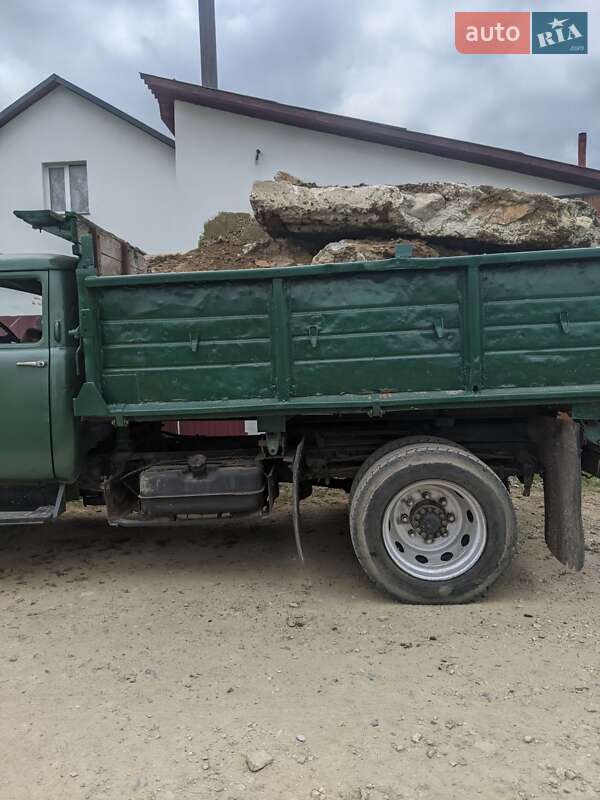 Самосвал ЗИЛ ЗИЛ 1984 в Львове