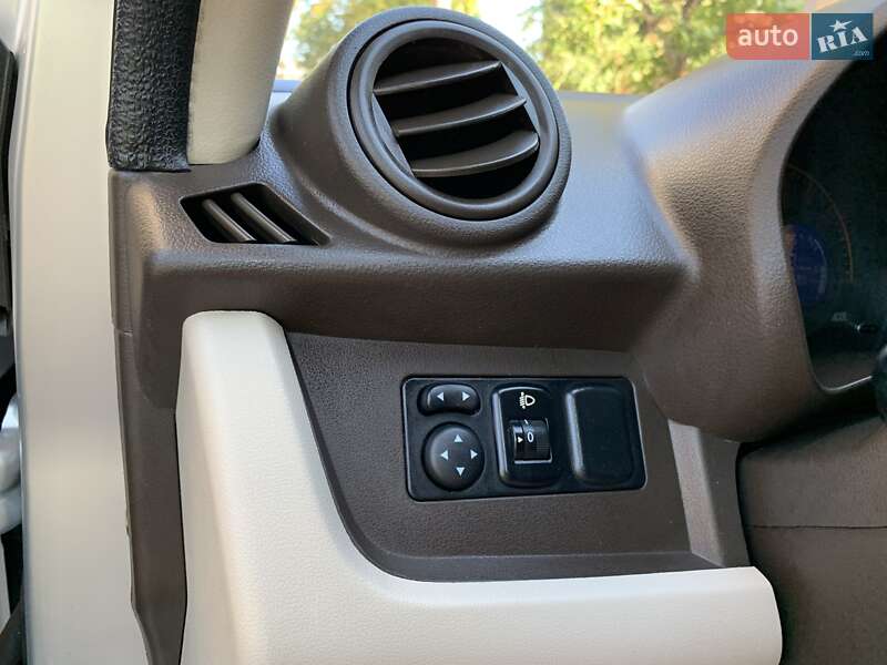 Хетчбек Zotye Z100 2015 в Кривому Розі фото 30 Хетчбек Zotye Z100 2015 в Кривому Розі