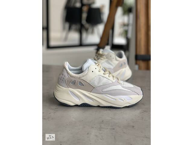 yeezy boost 700 38