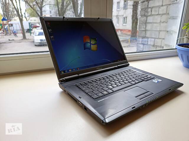 Ноутбук Fujitsu Siemens Esprimo V5555 (Intel 2x2GHz/RAM 2Gb/HDD 250Gb)