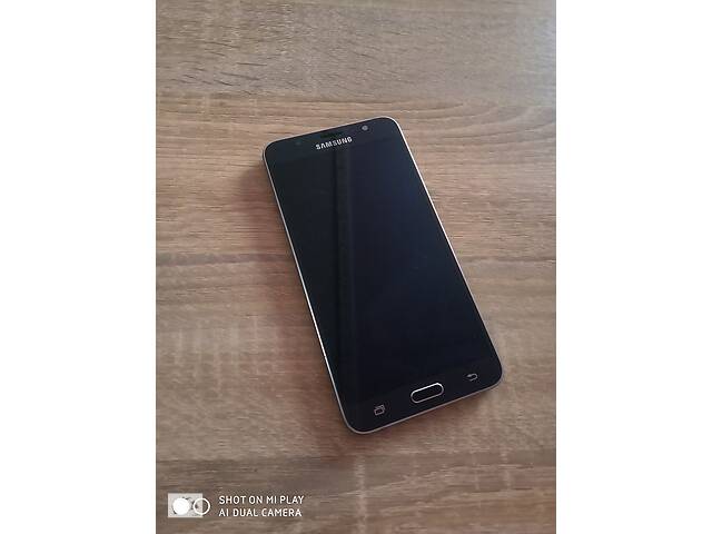 Смартфон Samsung Galaxy J7 SM-J710