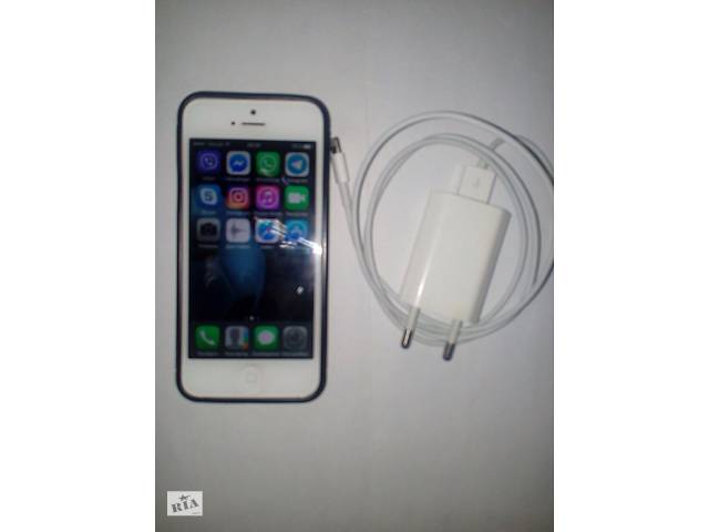Айфон iPhone 5 в хорошем состоянии оригинал привезли из Сша в комплекте зарядка (при продаже выйду из айклауд)