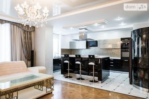 Сдается в аренду 4-комнатная квартира 140 кв. м в Киеве