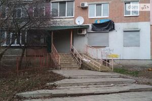 Здається в оренду нежитлове приміщення в житловому будинку 50.6 кв. м в 9-поверховій будівлі