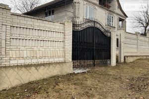 Продается дом на 2 этажа 180 кв. м с подвалом