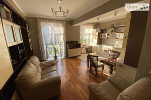 Продается 3-комнатная квартира 82 кв. м в Чернигове