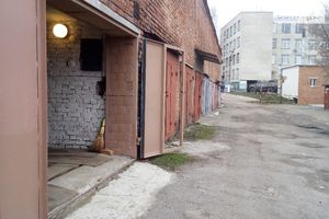 Продается бокс в гаражном комплексе под легковое авто на 20 кв. м