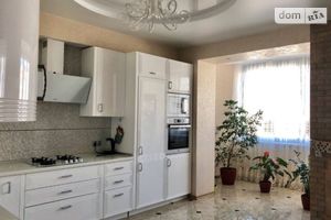 Продается 3-комнатная квартира 180 кв. м в Одессе
