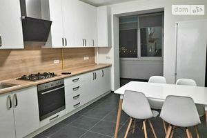 Сдается в аренду 1-комнатная квартира 63 кв. м в Ровно
