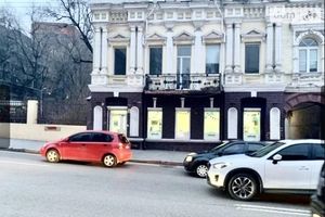 Сдается в аренду торгово-развлекательный комплекс 108 кв. м в 3-этажном здании