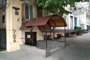 Продается нежилое помещение в жилом доме 66 кв. м в 2-этажном здании