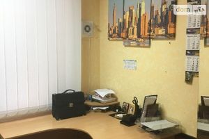 Продається офіс 43 кв. м в нежитловому приміщені в житловому будинку
